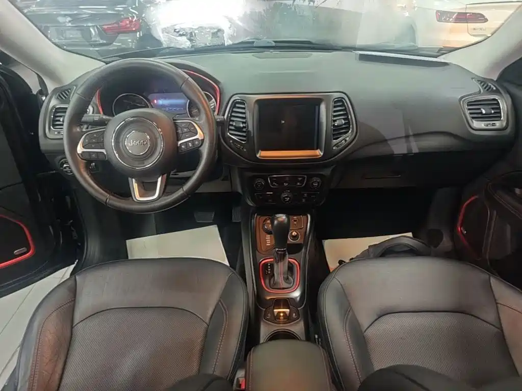 Jeep Compass 2017 — фото 10