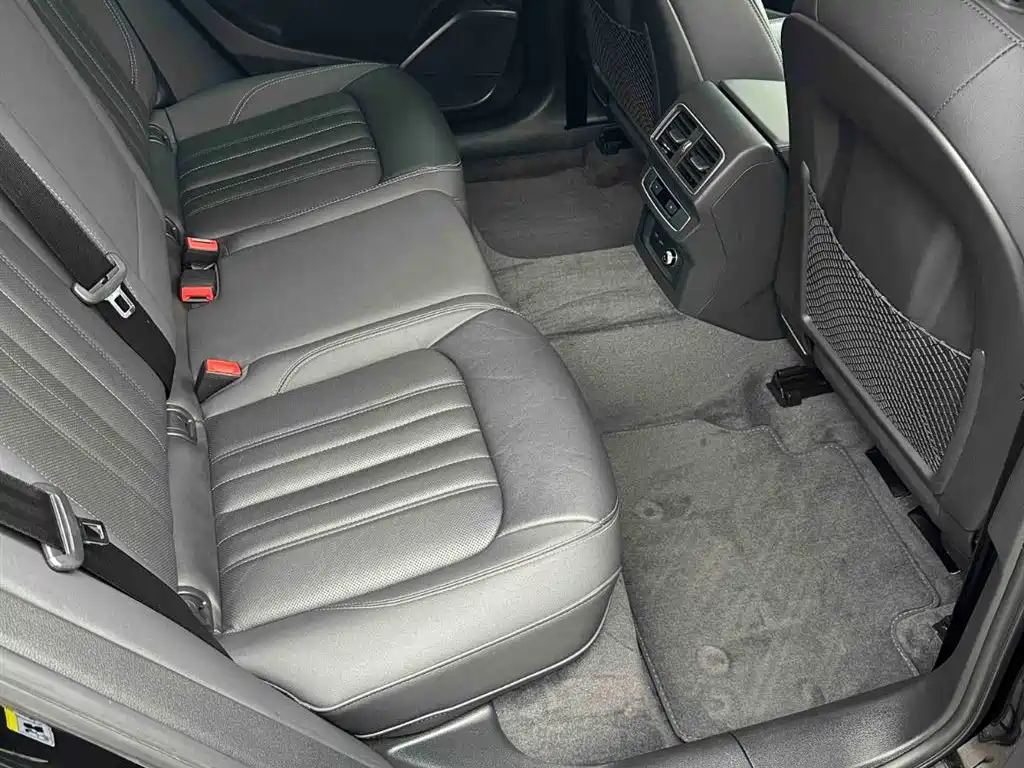 Audi Q5L 2023 — фото 10