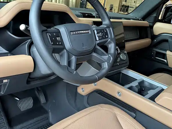 Land Rover Defender 2026