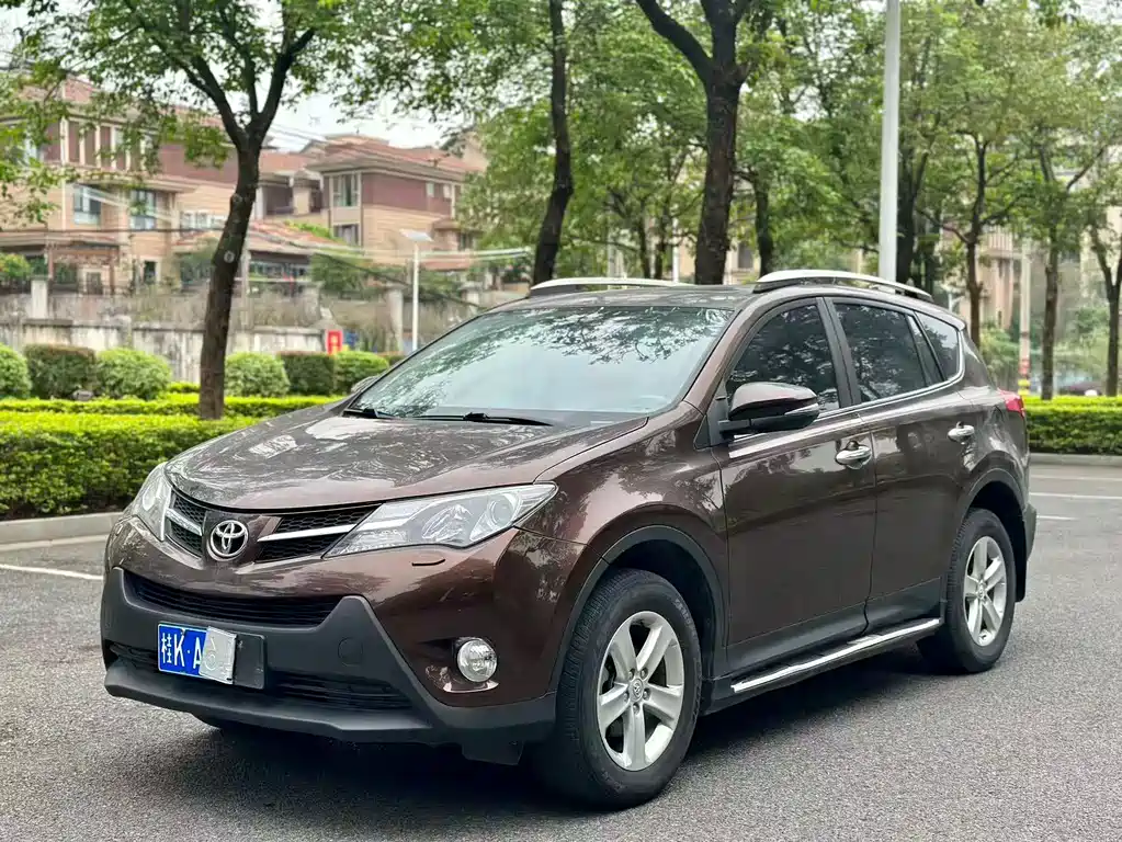 Toyota RAV4 2014 — фото 1