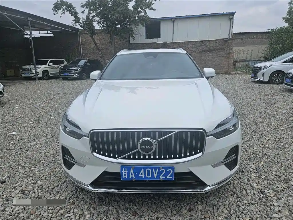 Volvo XC60 2022 — фото 2