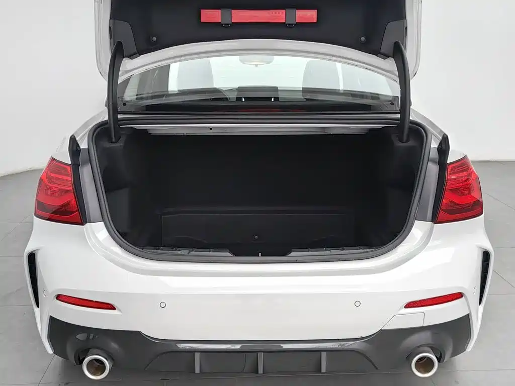 BMW 1 Series 2023 — фото 16