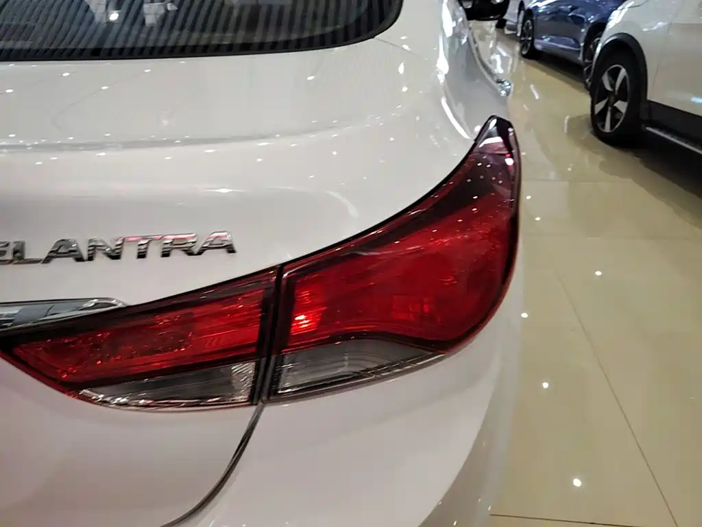 Hyundai Elantra Langdong 2017 — фото 8
