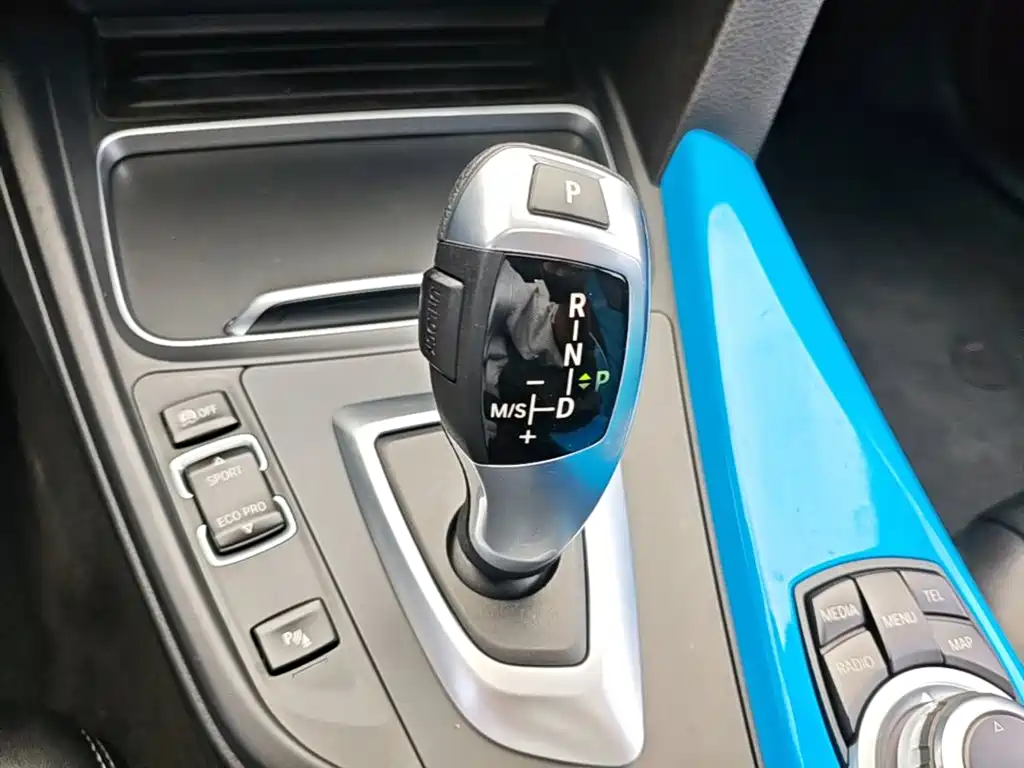 BMW 3 Series 2016 — фото 14