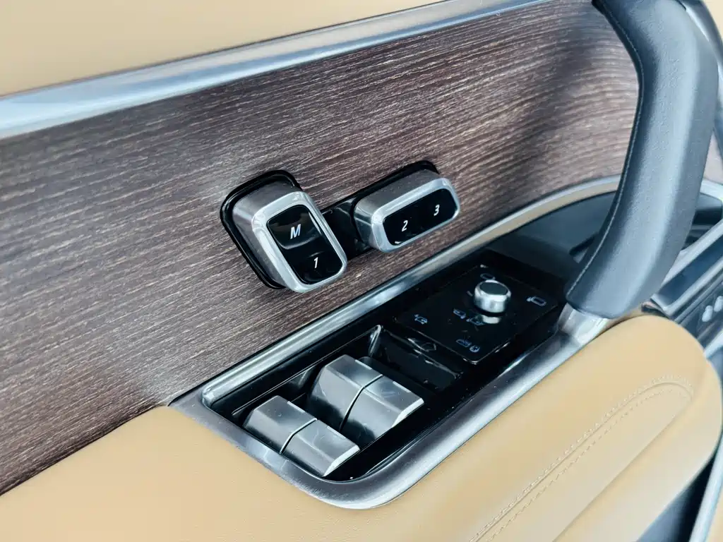 Land Rover Range Rover 2022 — фото 16