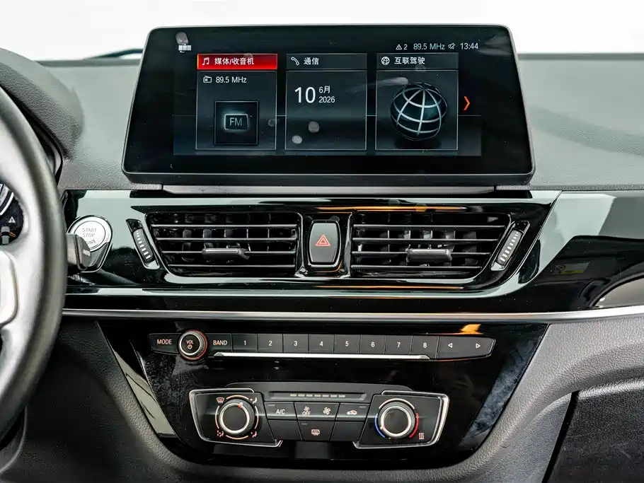 BMW 1 Series 2022 — фото 14