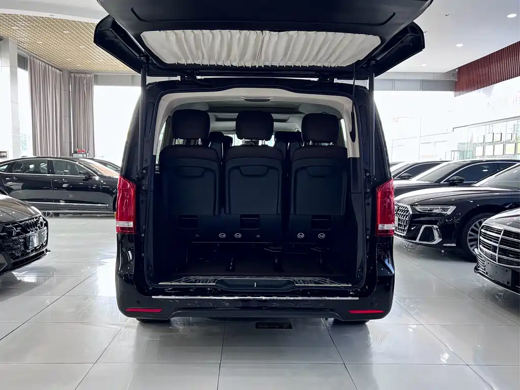 Mercedes-Benz V-Class 2022 — фото 25