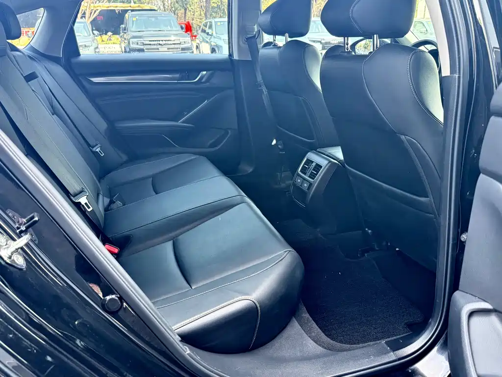 Honda Accord 2022 — фото 10