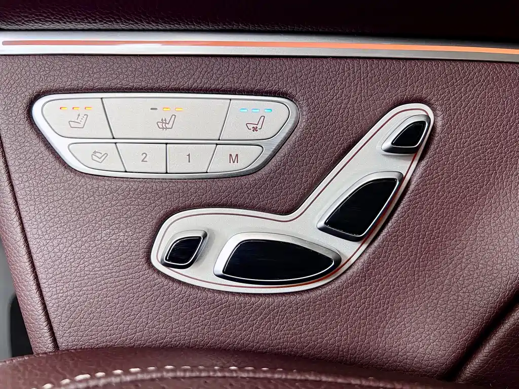 Mercedes-Benz V-Class 2022 — фото 20