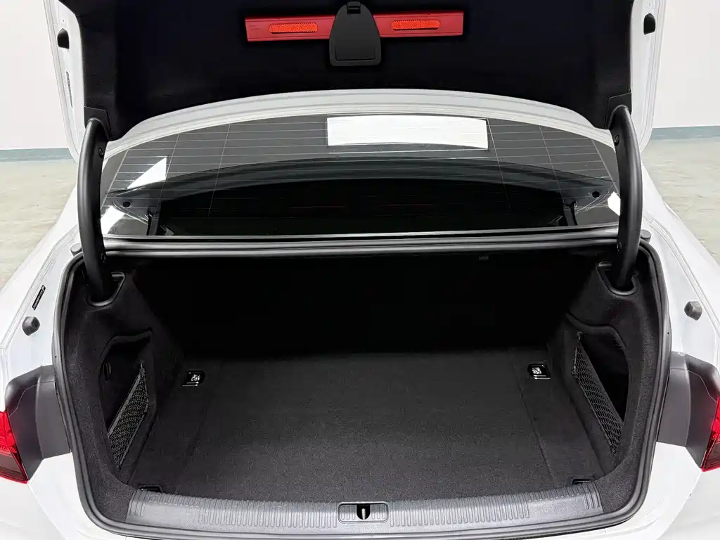 Audi A4L 2023 — фото 15