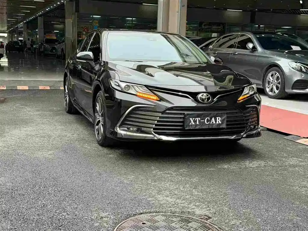 Toyota Camry 2024 — фото 2