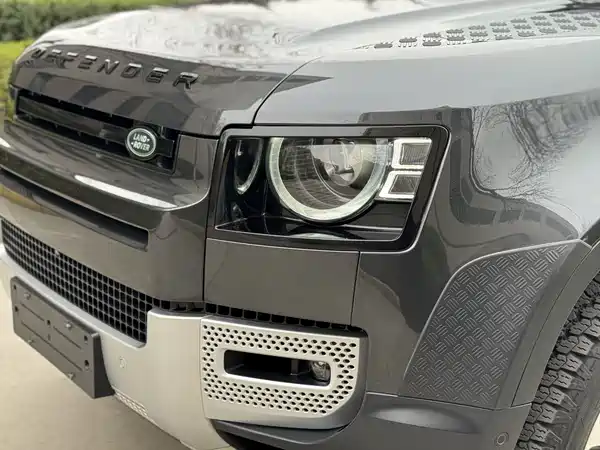 Land Rover Defender 2025