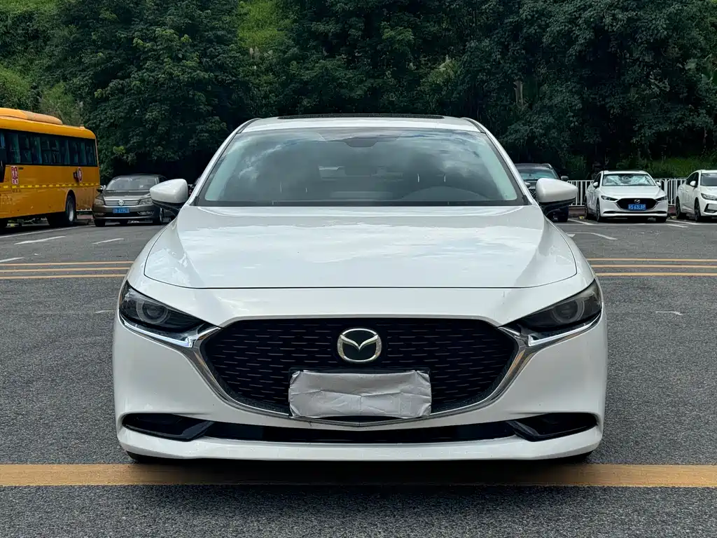 Mazda 3 Axela 2022 — фото 2
