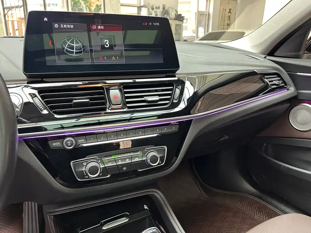 BMW 1 Series 2023 — фото 15