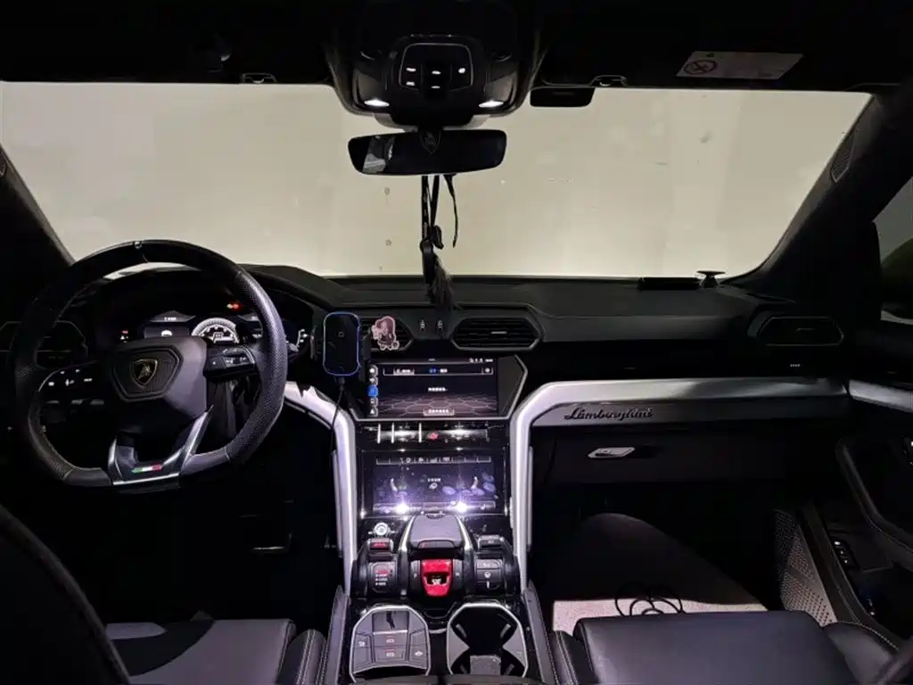 Lamborghini Urus 2019 — фото 5