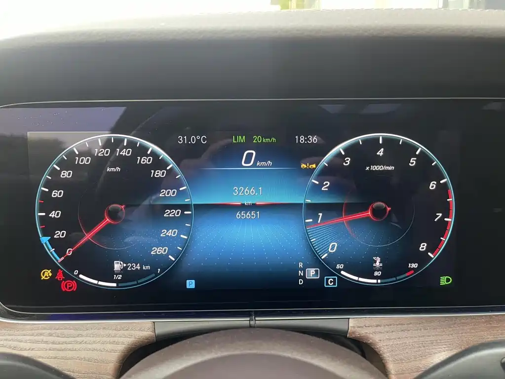Mercedes-Benz E-Class 2023 — фото 16