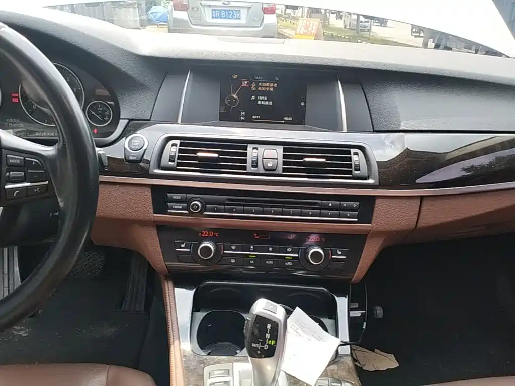 BMW 5 Series 2016 — фото 13