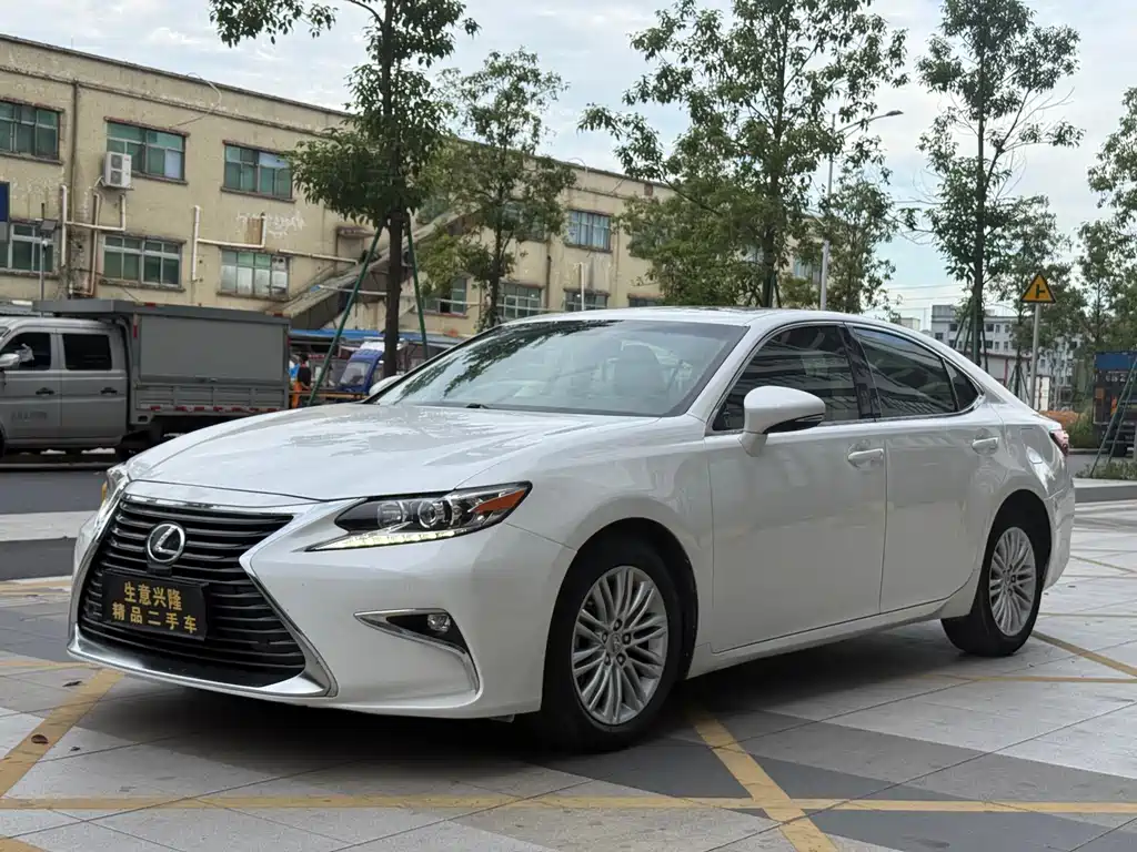 Lexus ES 2017