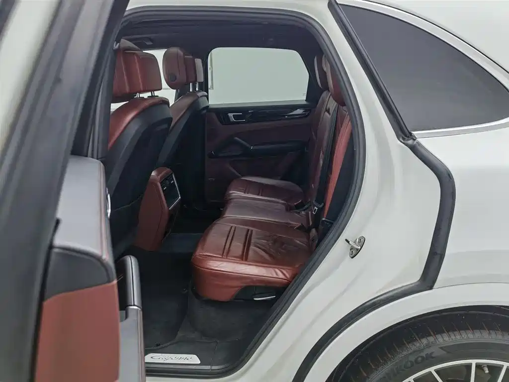 Porsche Cayenne 2019 — фото 15