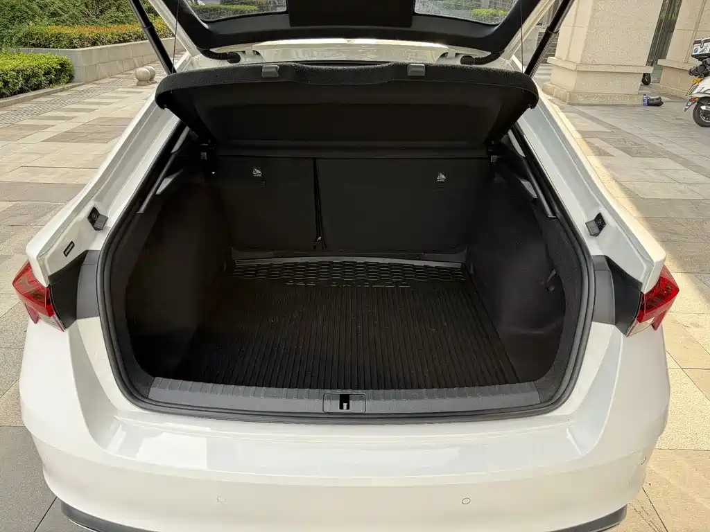 Skoda Octavia 2022 — фото 15