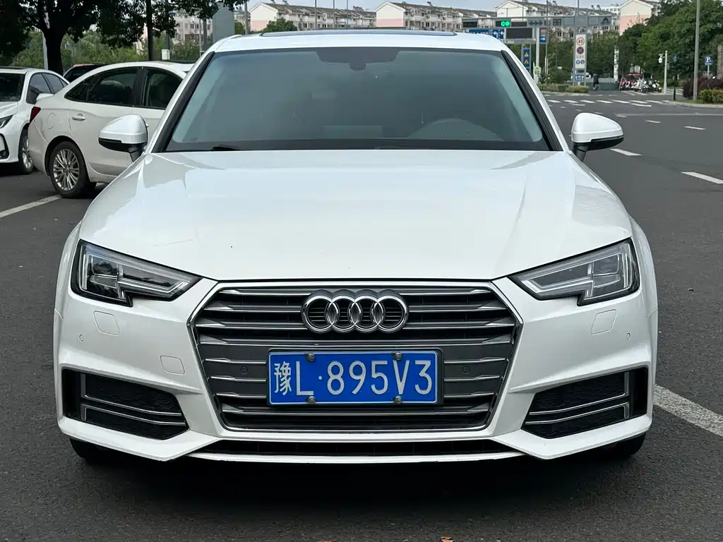 Audi A4L 2018 — фото 2