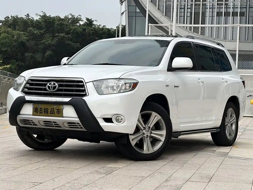 Toyota Highlander 2011 — фото 1