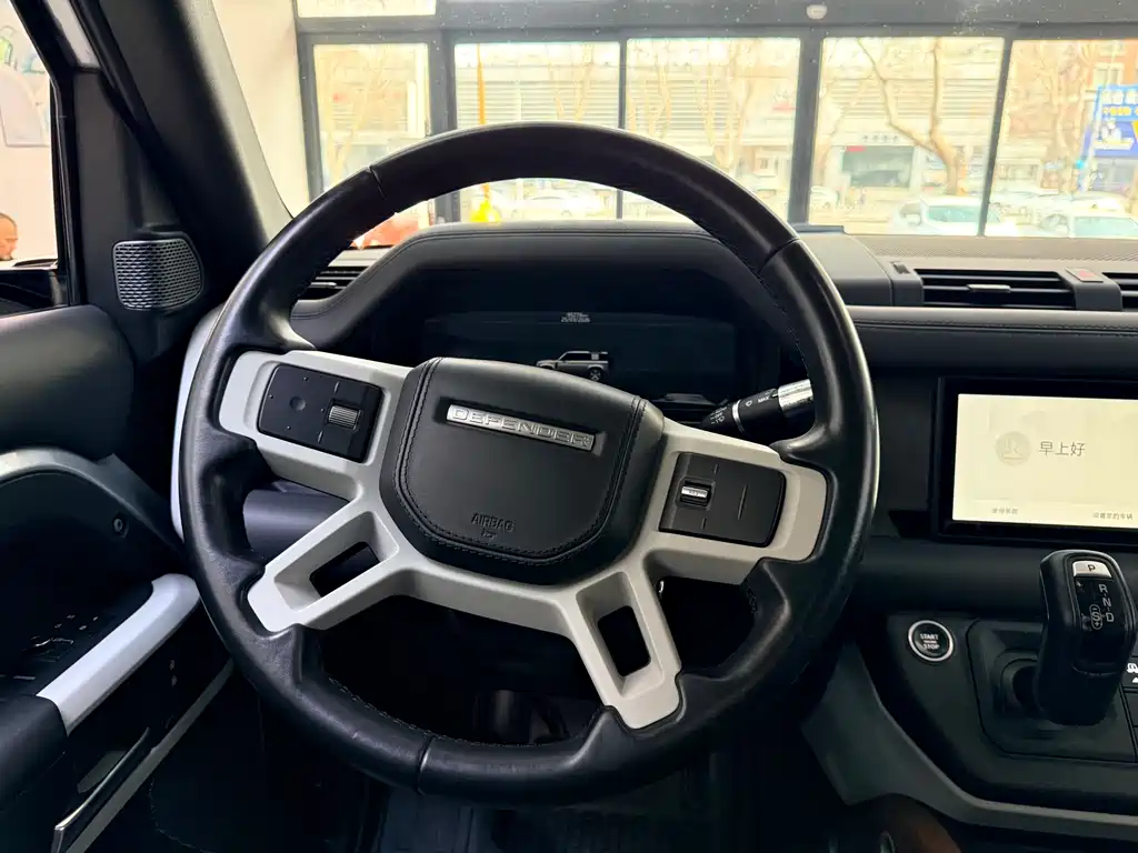 Land Rover Defender 2021 — фото 15