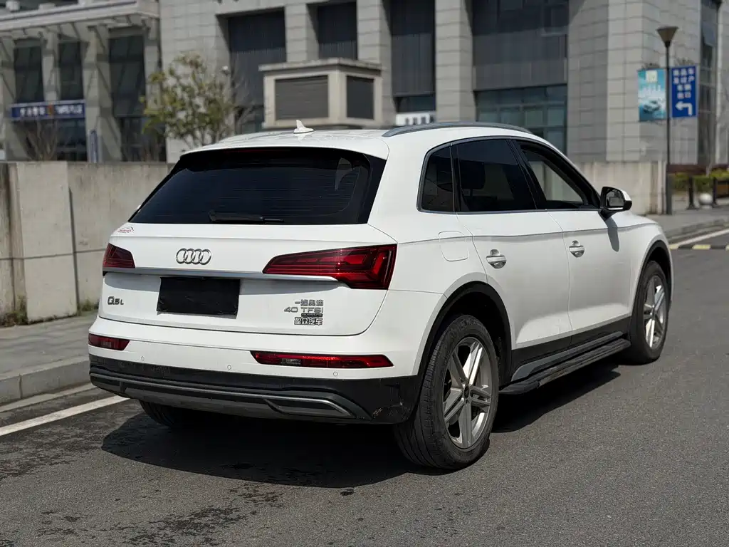 Audi Q5L 2023 — фото 5
