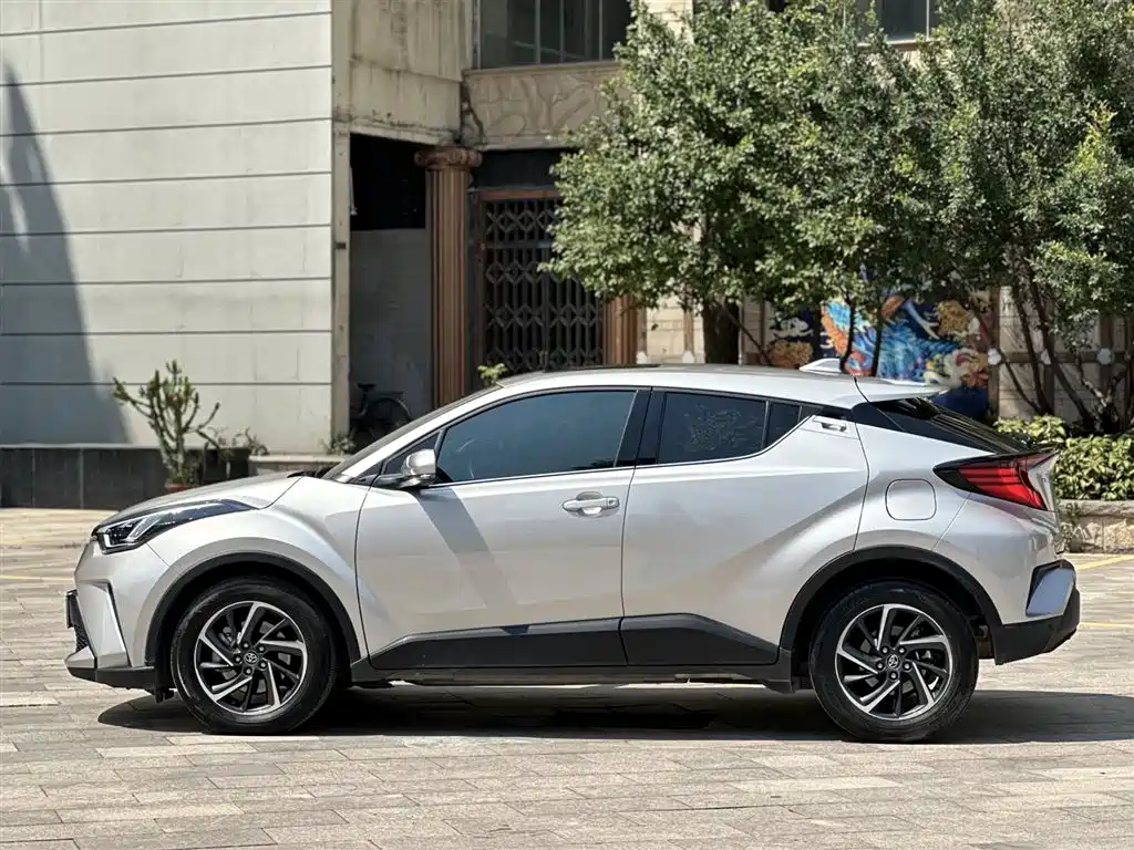 Toyota C-HR 2022 — фото 3