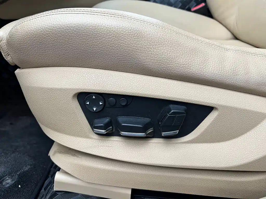 BMW 5 Series GT 2010 — фото 23