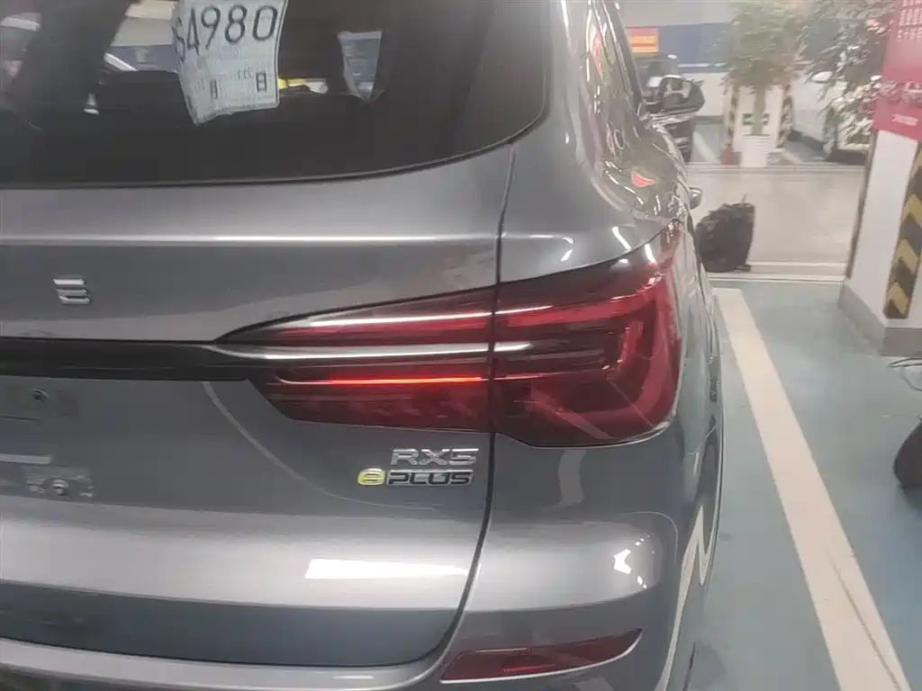 Roewe RX5 New Energy 2021 — фото 8