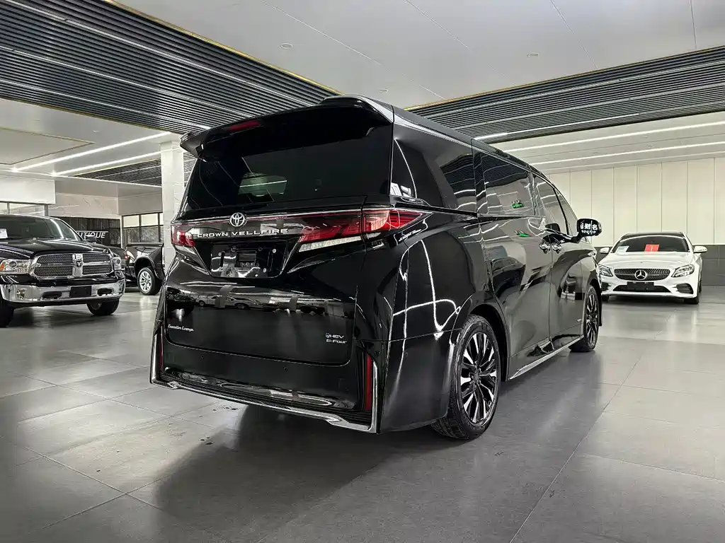 Toyota Vellfire 2023 — фото 9