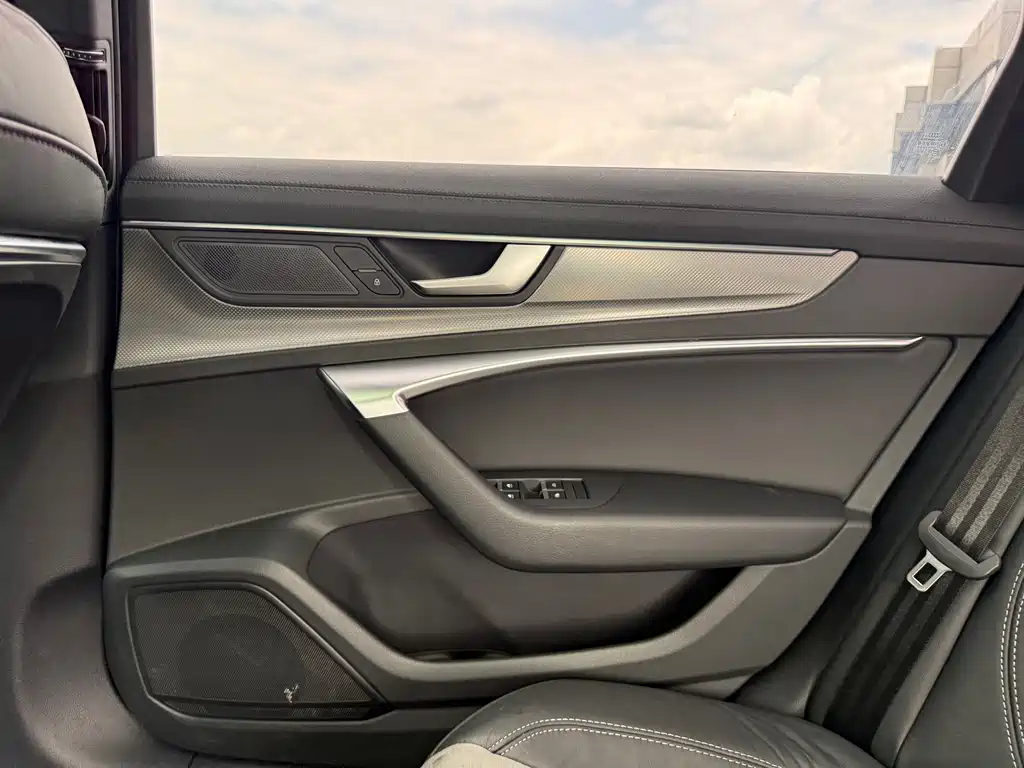 Audi A6L 2021 — фото 33