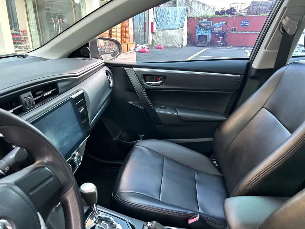 Toyota Corolla 2018 — фото 12