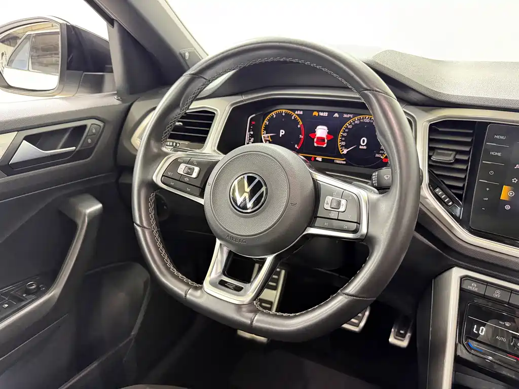 Volkswagen T-Roc 2023 — фото 12