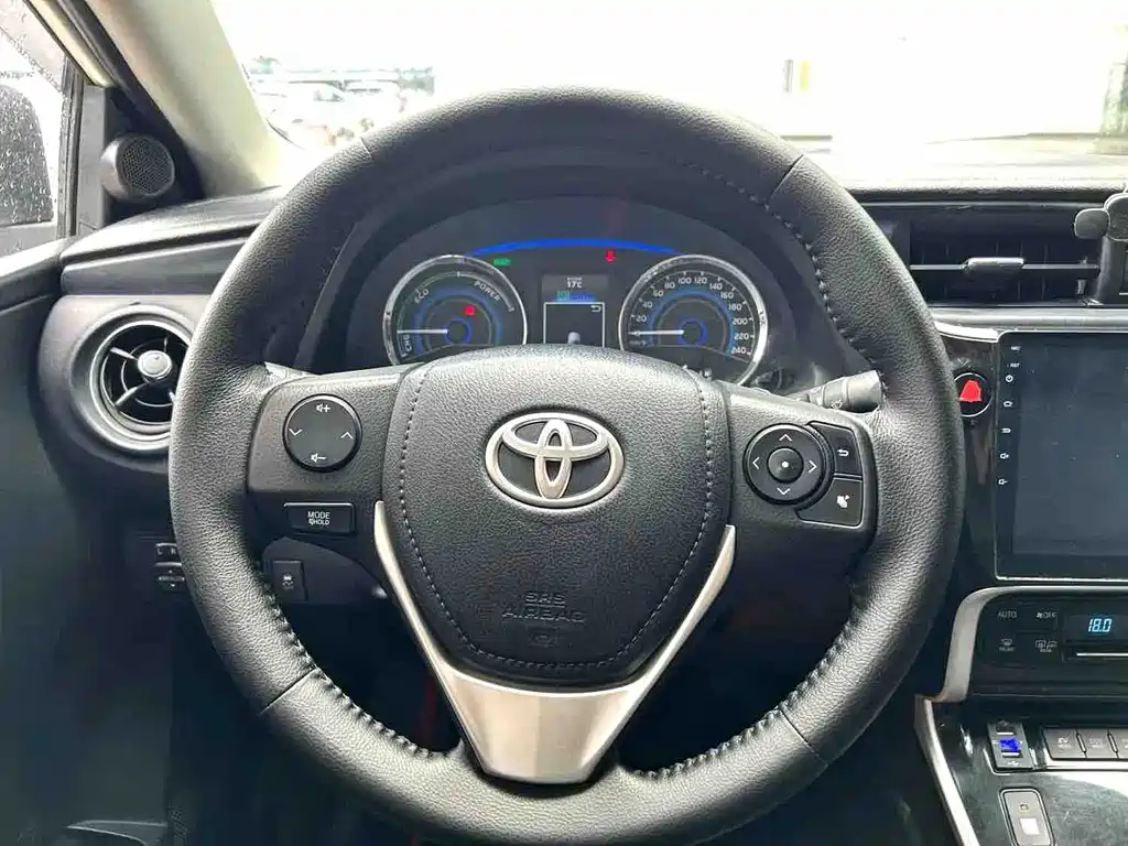 Toyota Corolla 2018 — фото 12