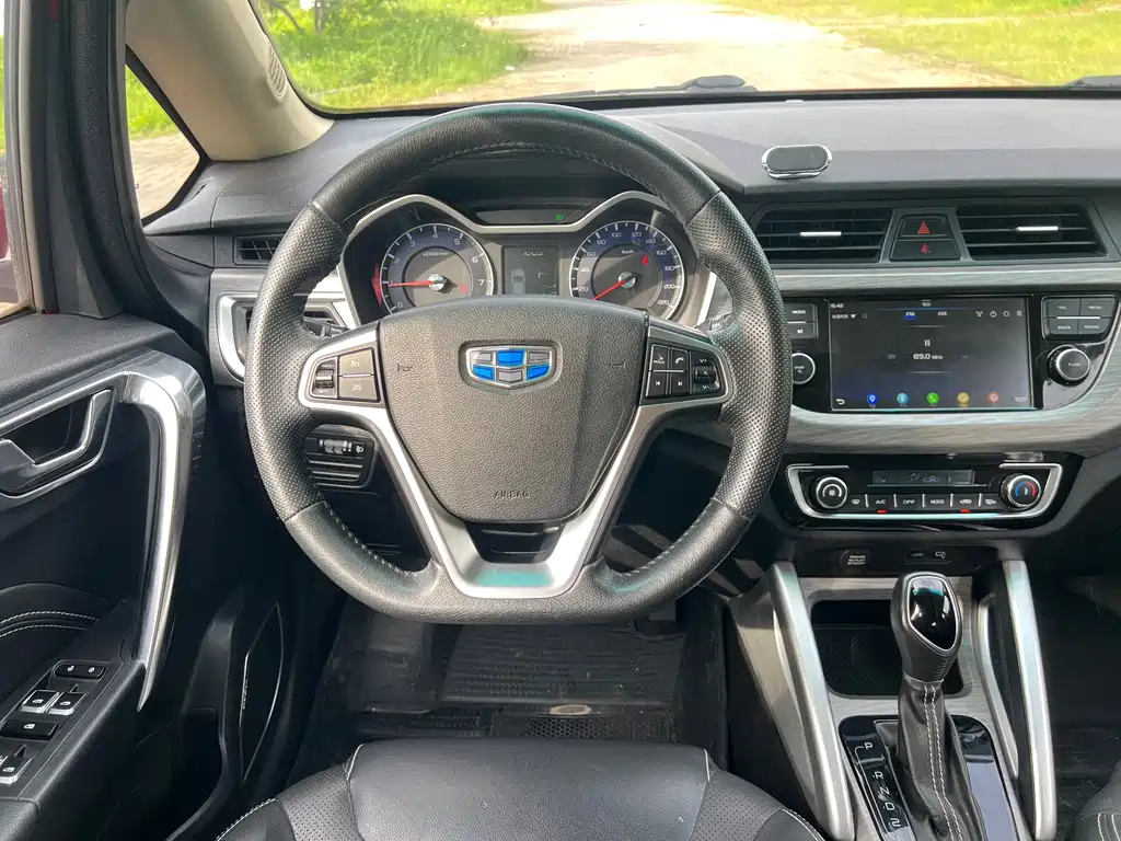 Geely Vision X3 2017 — фото 10