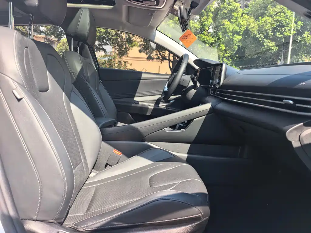 Hyundai Elantra 2023 — фото 10