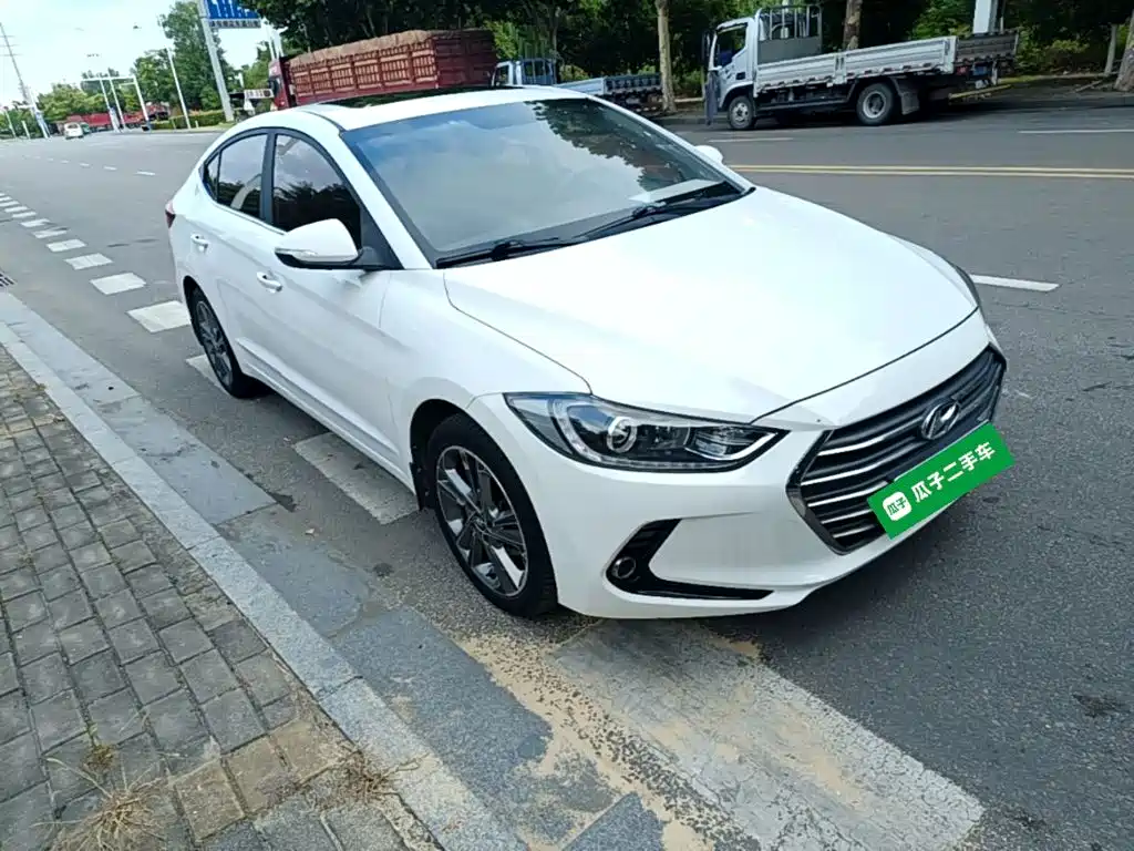 Hyundai Elantra 2016 — фото 4