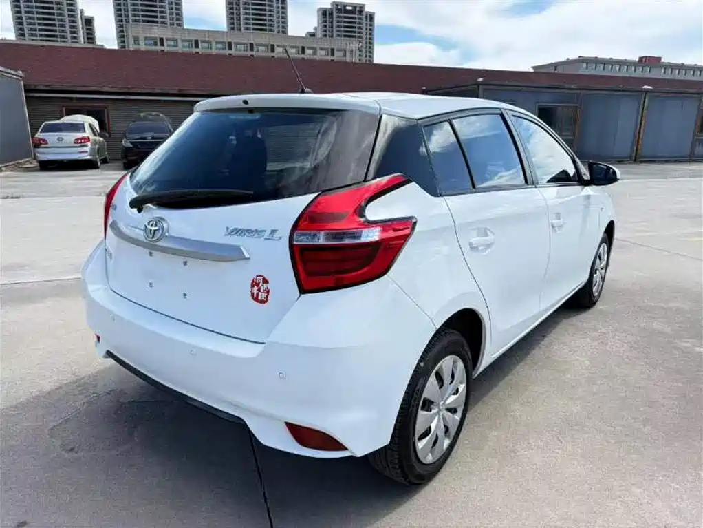 Toyota Yaris L 2020 — фото 6