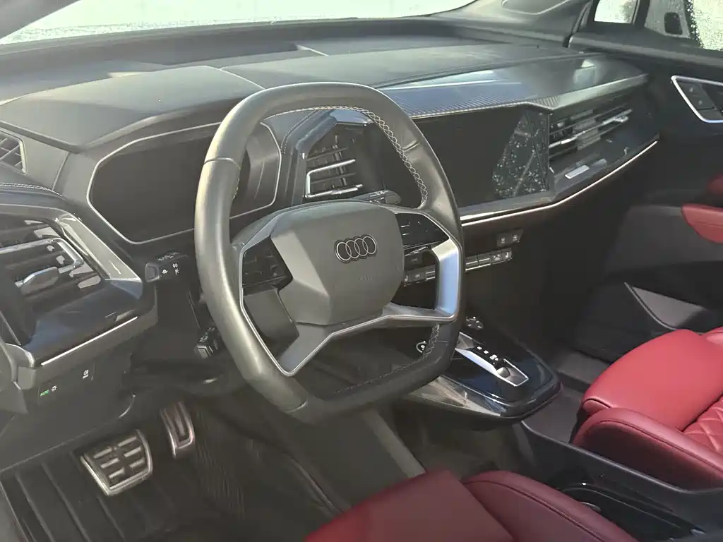 Audi Q4 e-tron 2023 — фото 20