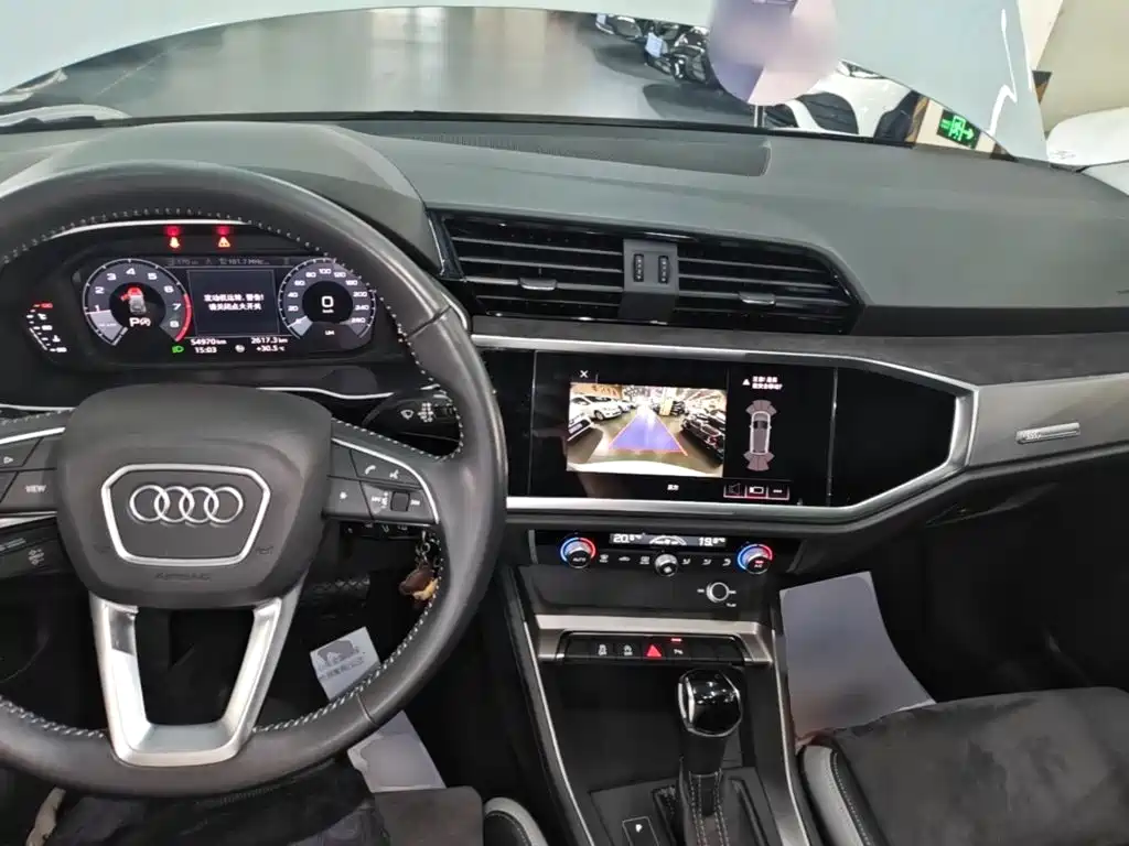 Audi Q3 2020 — фото 10