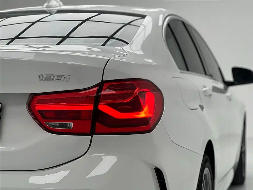 BMW 1 Series 2021 — фото 12