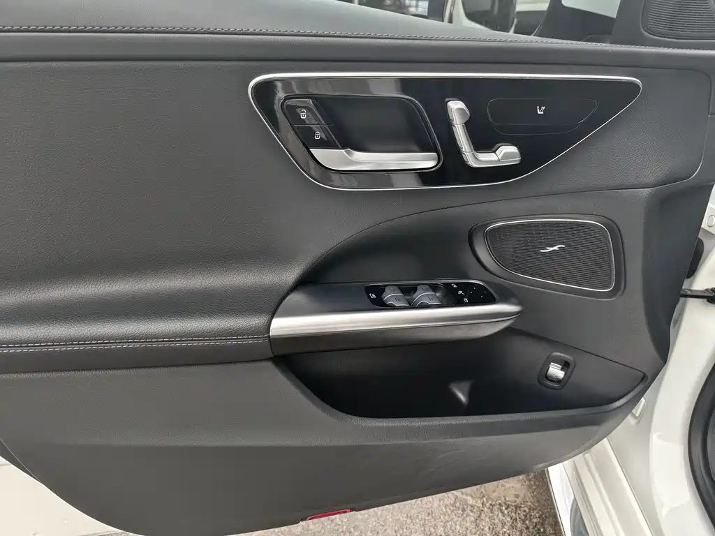 Mercedes-Benz C-Class 2023 — фото 19