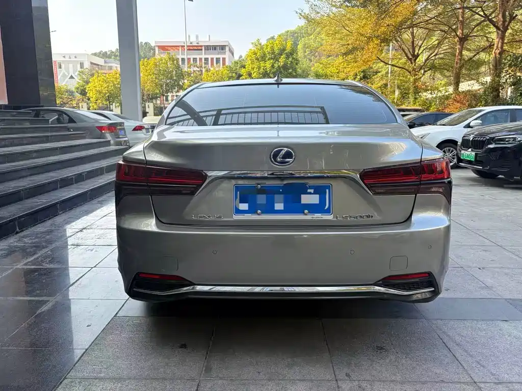 Lexus LS 2020 — фото 9
