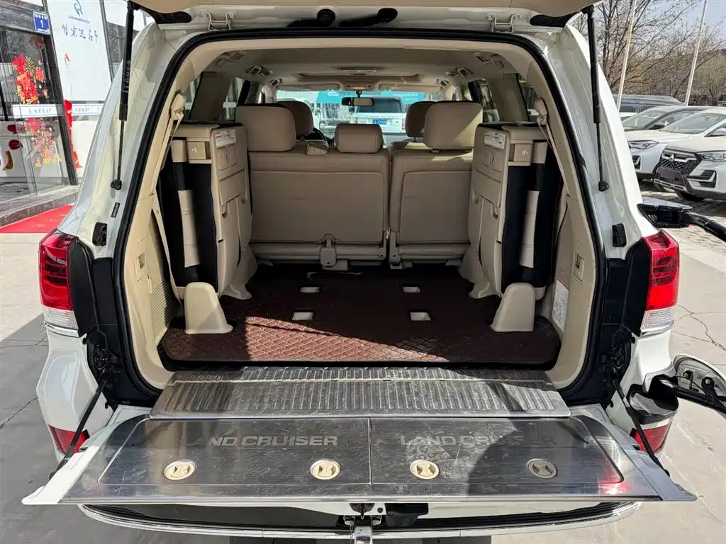 Toyota Land Cruiser 2020 — фото 11
