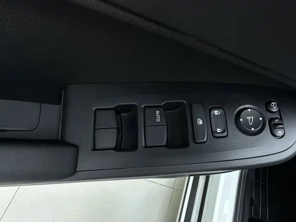 Honda Vezel 2023 — фото 17