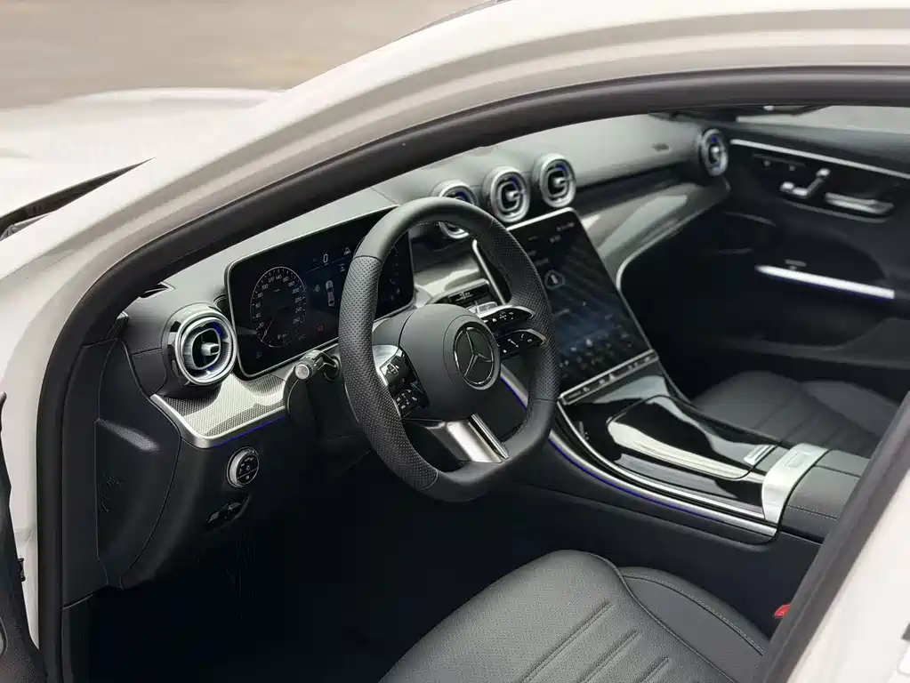 Mercedes-Benz C-Class 2025 — фото 4