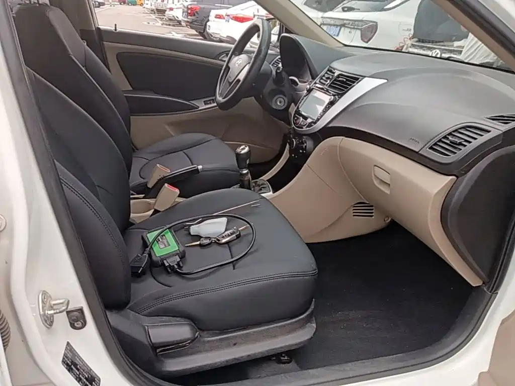 Hyundai Verna 2015 — фото 25