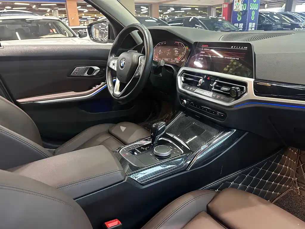 BMW 3 Series 2019 — фото 19